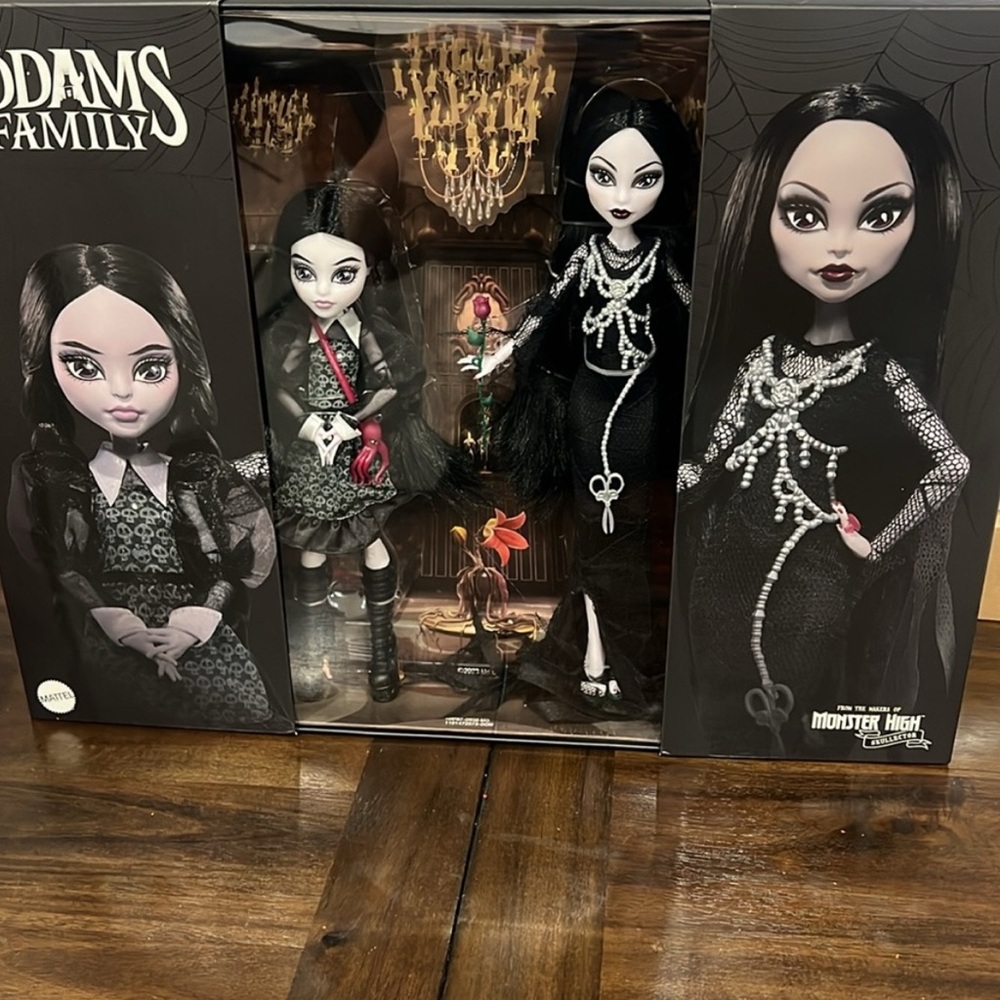 Monster High Addams Family Morticia & Wednesday Dolls collectible Mattel